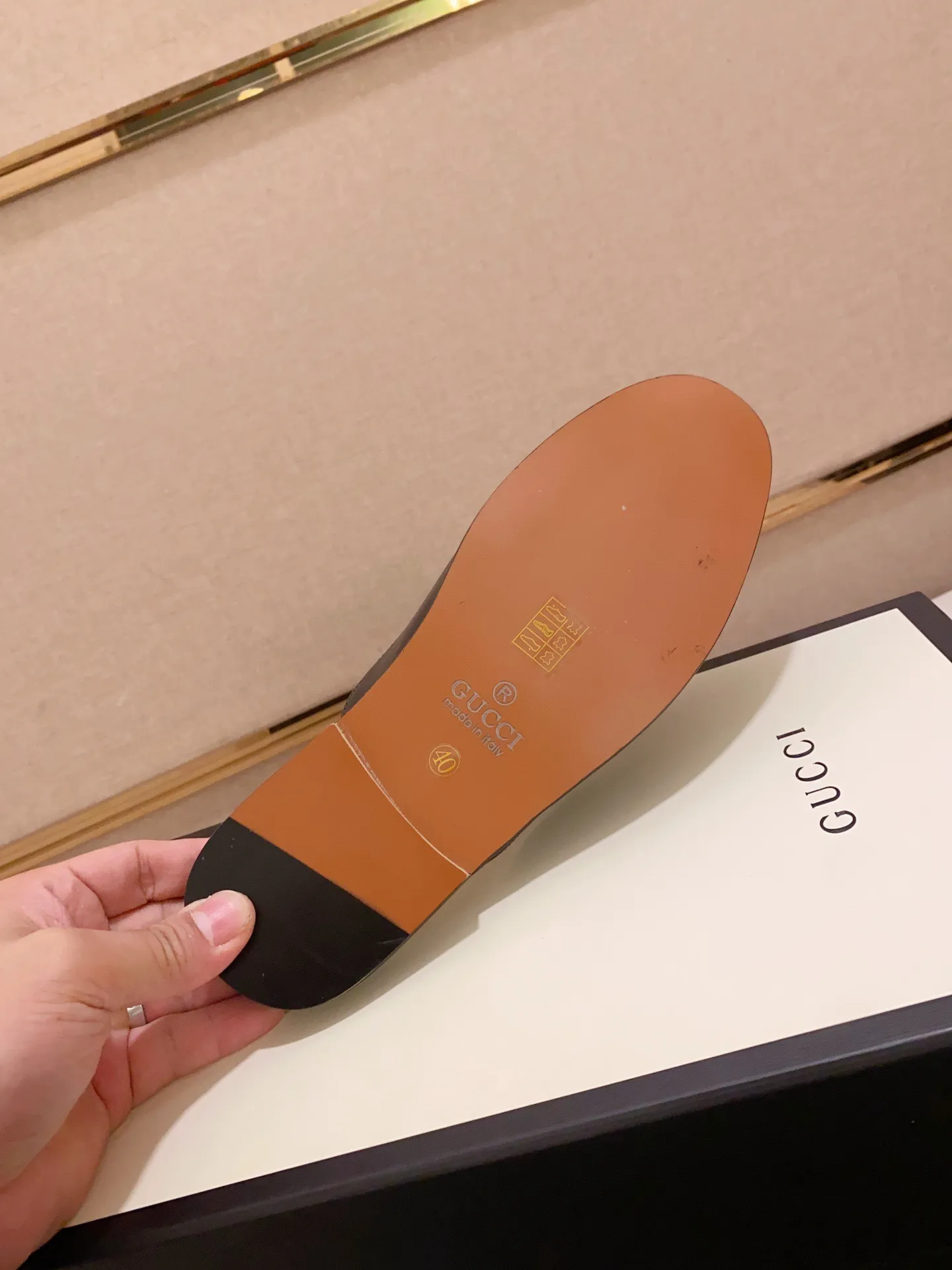 Men's shoes 💰: 380💰 (Gucci). The latest trendy shoes, casual Baotou mops, popular in physical stores, sizes 38-44. New and comfortable, imported custom-made original cowhide, with unique sequin element design. With sheepskin lining, original bottom, high-end packaging and high quality💪Details determine the quality, you can enter and leave the counter at will, welcome to compare!